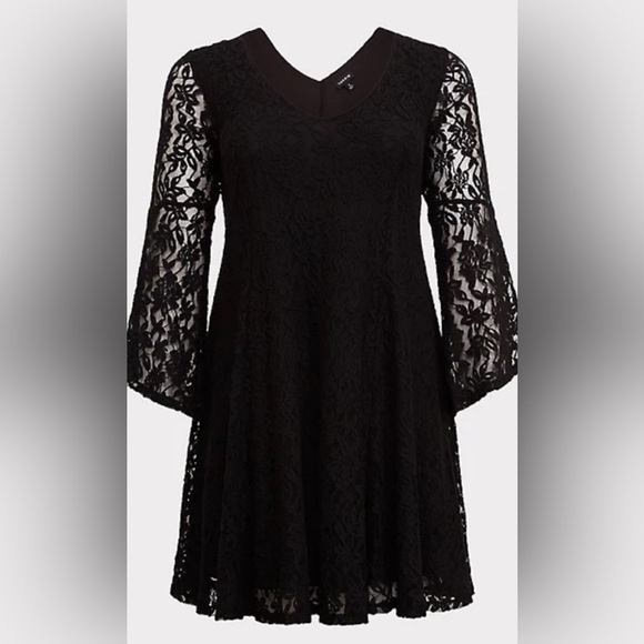 Torrid size 5 lace mini dress - bell sleeves - Picture 1 of 3